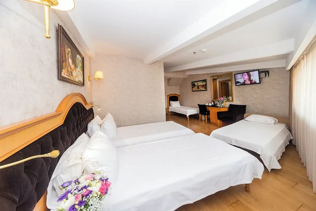 غرفة رباعية، Aprilis Hotel 2/10