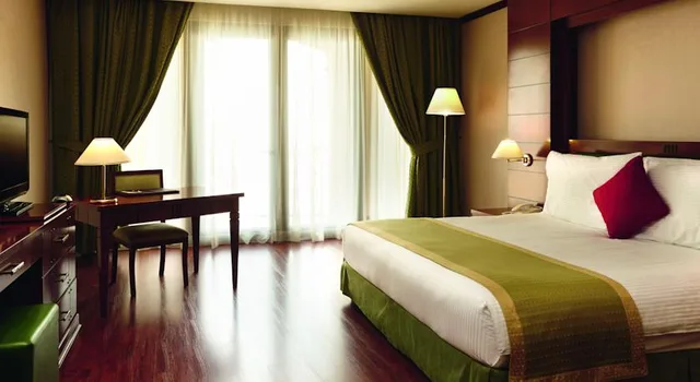 Inner, Classic, King Bed, with View، فندق موفنبيك جدة(MOVE INN Jeddah Hotel) 2/4