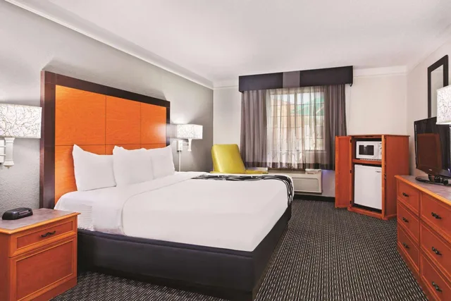 غرفة ديلوكس بسرير كينج، La Quinta Inn Champaign 5/9