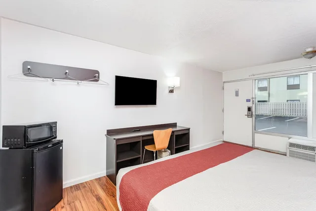 غرفة بسرير كينج، Relax Inn by OYO Columbus OH I 70 7/10