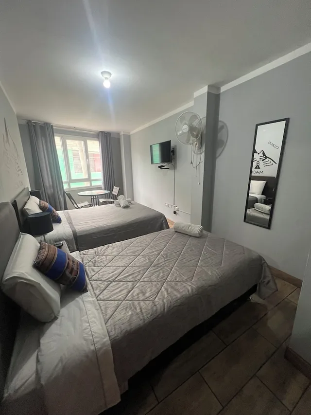 غرفة أساسية ثلاثية بسرير كوين وسرير فردي، Lima Airport Tampu B&B 2/10