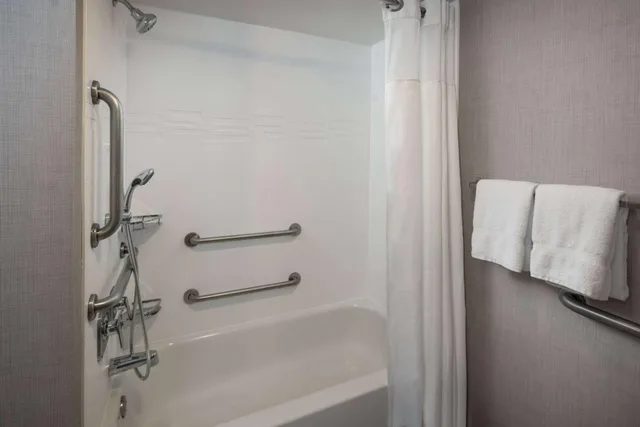 جناح بسرير كوين بغرفة نوم واحدة لذوي الإعاقة، Sonesta Es Suites Fairfax Fair Lakes 8/10