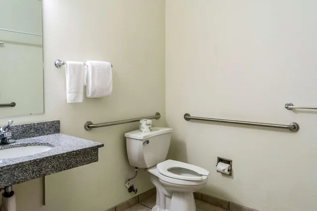 غرفة بسرير كوين لذوي الإعاقة، Motel6 Lincoln City, OR 8/10