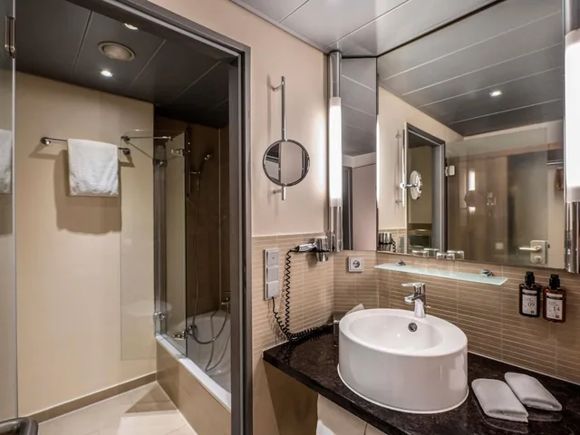 Classic, Twin Beds, Movenpick Hotel Munchen Airport 6/10