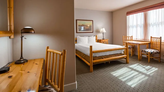 Room, Queen Bed, Best Western Plus Plaza Hotel 2/4