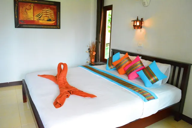 Room, King Bed, Lanta Family Resort 7/10