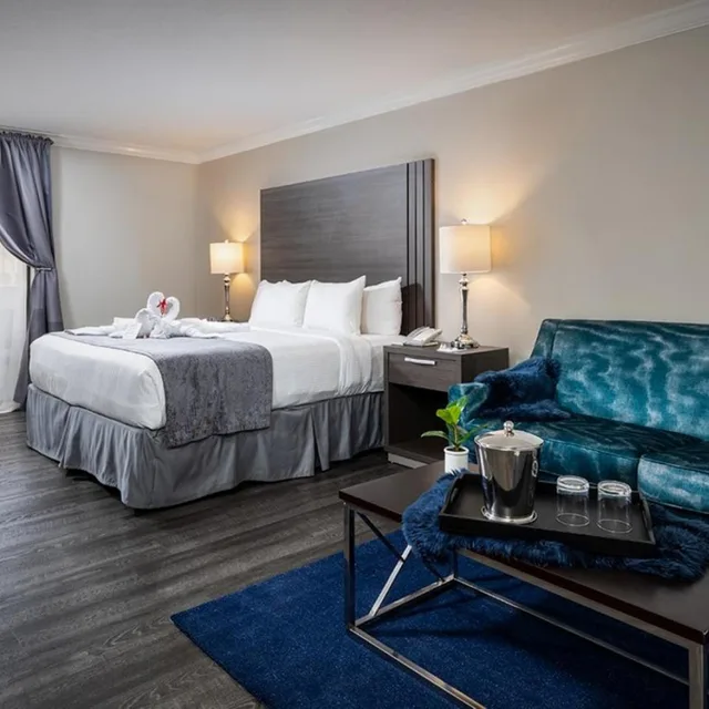 غرفة سوبيريور بسرير كينج بإطلالة على البحيرة مع أريكة، Palazzo Lakeside Hotel 2/3