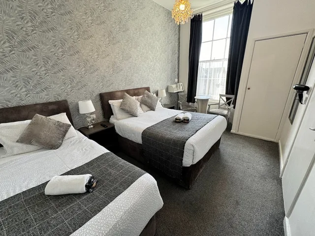 Silver, Family, 1 Double and 1 Single Bed، Hotel Mon Ami 5/10