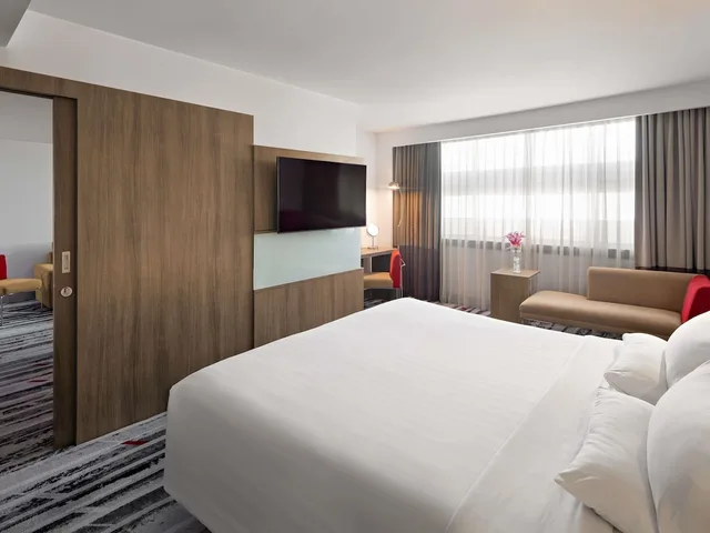 جناح سوبيريور بسرير كينج، Novotel Jakarta Gajah Mada 2/4