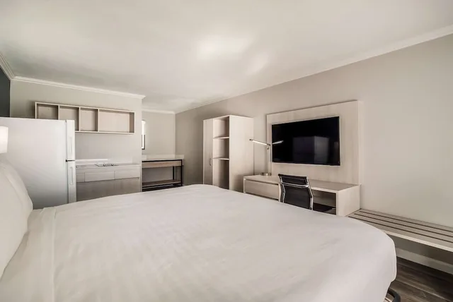Standard, King Bed, Mainstay Suites Florence Darlington 1/4