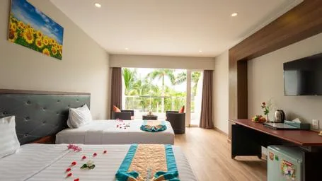 Deluxe, Sandunes Beach Resort Spa 2/2