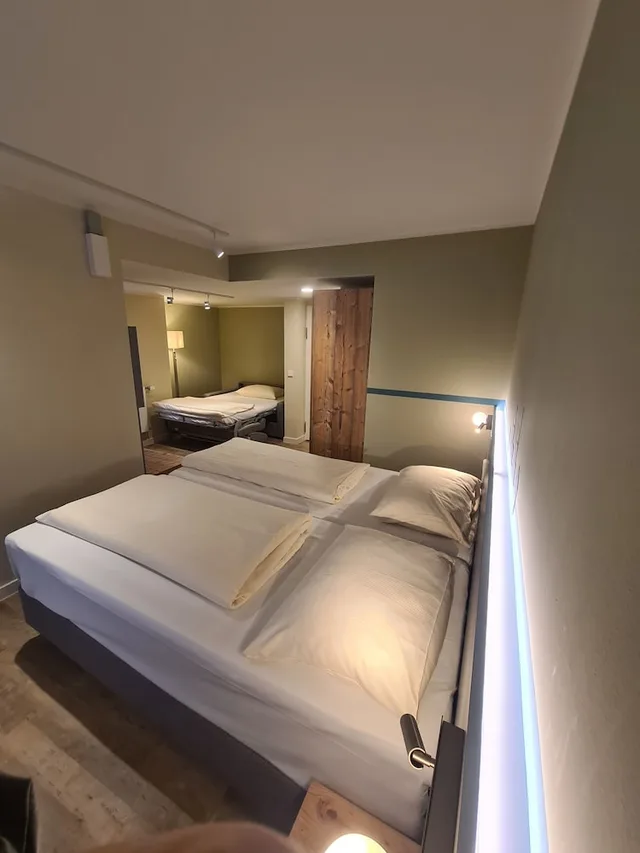 غرفة ثلاثية بسريرين منفصلين مع أريكة، Stadthotel Engel 3/10