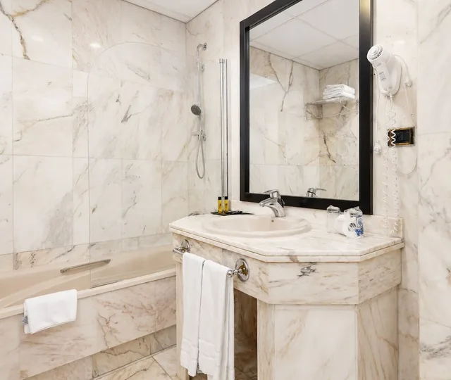 Room, Single, King Bed, Hotel Condestable Iranzo 4/4