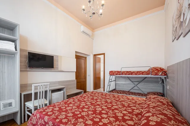 غرفة عائلية بسرير بطابقين وثلاثة أسرّة، LILIUM HOTEL 7/10