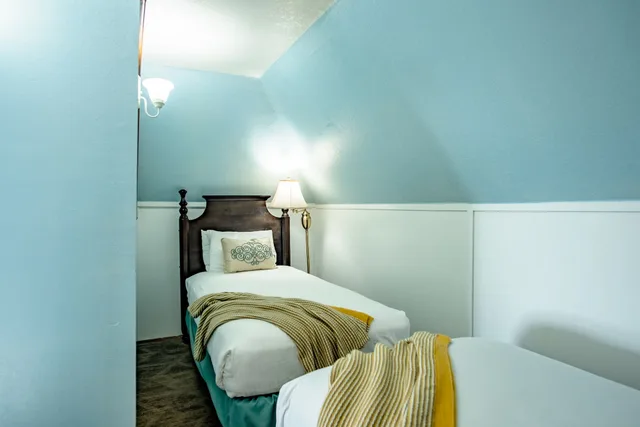 Garret, Twin Beds، The Gilbert Inn 5/7