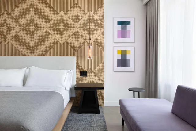 غرفة بسرير كينج بشرفة لذوي الإعاقة، Canopy By Hilton Austin Downtown 1/3