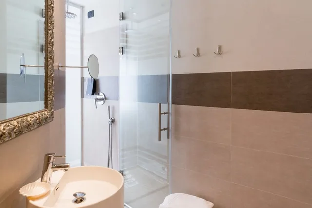 غرفة ثلاثية بسرير كوين وسرير فردي، HOTEL PACE 9/9