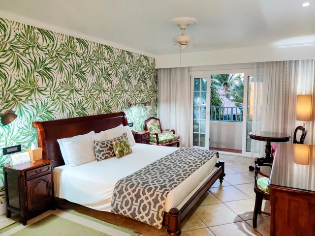 Room, Double Bed, Pool View, Coco Palm 3/10