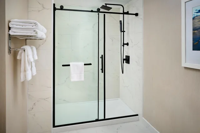 جناح بسرير كوين مع أريكة، Niagara Fallsview Hotel & Suites 3/3