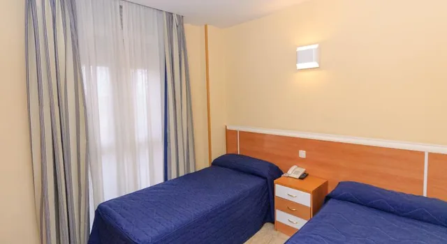 Standard, Double Bed, Barajas Plaza 4/4