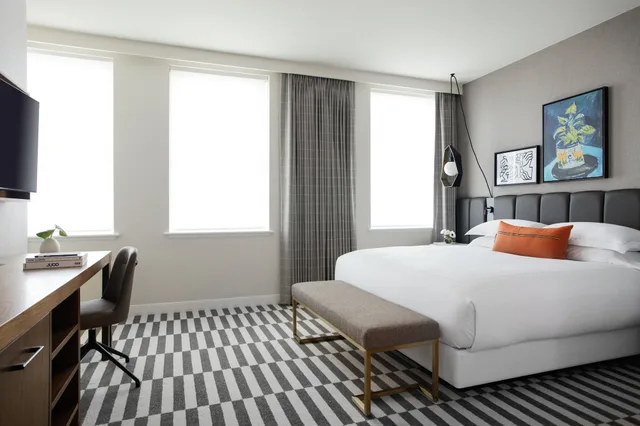 غرفة بريميوم بسرير كينج بإطلالة على المدينة، Kimpton Harper Fort Worth 2/3