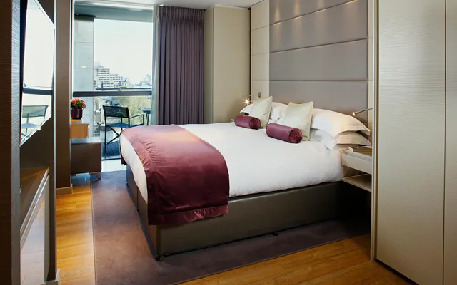 Deluxe, Apartment, Cheval Three Quays 1/2