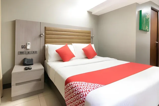 Standard, Queen Bed, Solace Hotel 2/7