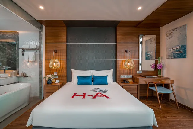 Deluxe, Double Bed, Beach Front، Haian Beach Hotel And Spa 2/8