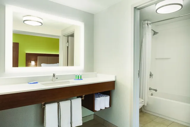 غرفة قياسية بسريرين منفصلين، Holiday Inn Express Hartford South Rocky Hill 2/2