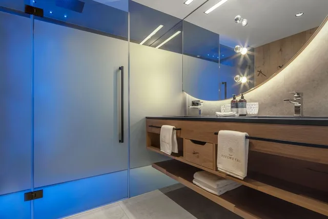 Top, Superior, Suite, 2 King Beds, Sofa، DAS EDELWEISS Salzburg Mountain Resort 7/8