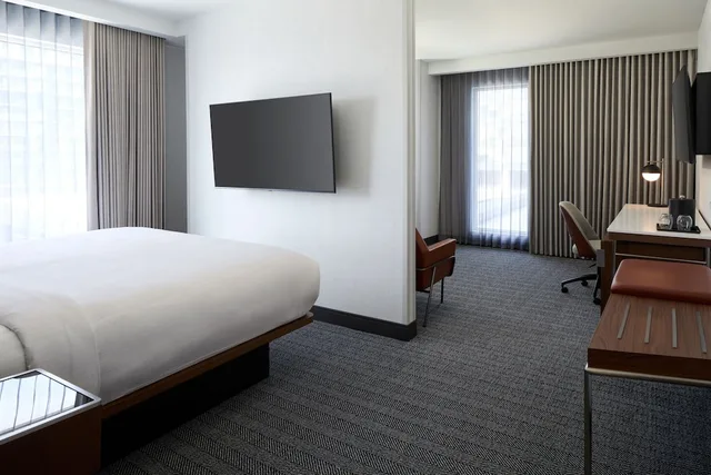استوديو ديلوكس بسرير كينج مع أريكة، Courtyard Montreal Laval 2/3