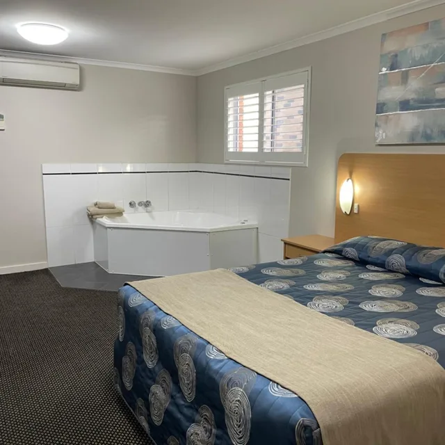 Spa, Deluxe, Double Bed، Cattlemans Country Motor Inn & Serviced Apartments 2/3