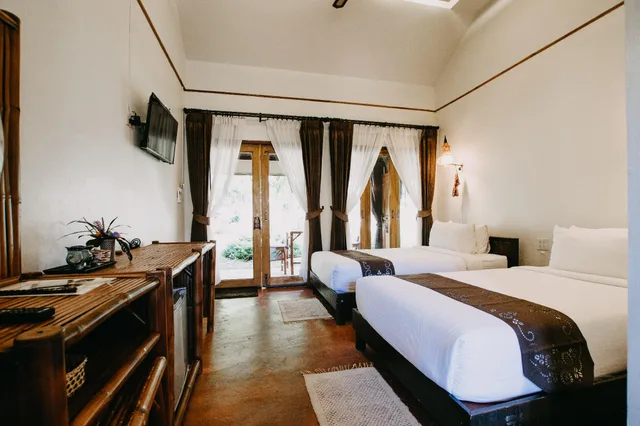 غرفة بسريرين منفصلين بشرفة، Boklua View Resort 1/1
