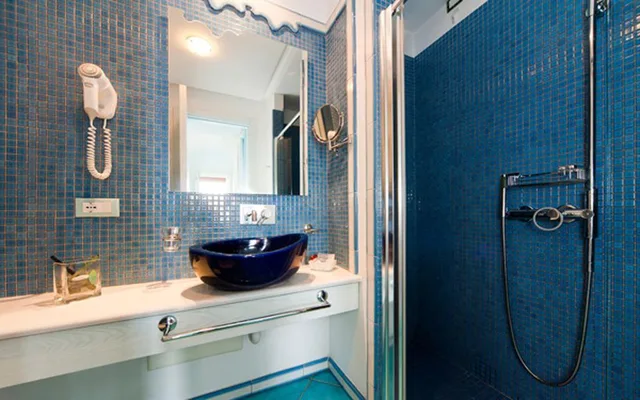 غرفة سوبيريور رباعية، Hotel Bellevue Benessere and Relax 1/1