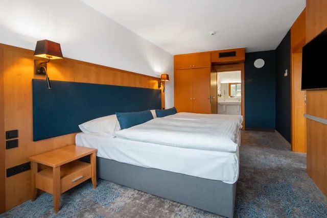 Classic, Suite, King Bed, Pool Access، OREA HOTEL PYRAMIDA 2/10