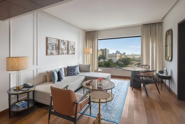 Premier, Suite, King Bed, Bay View, The Oberoi Mumbai 3/5