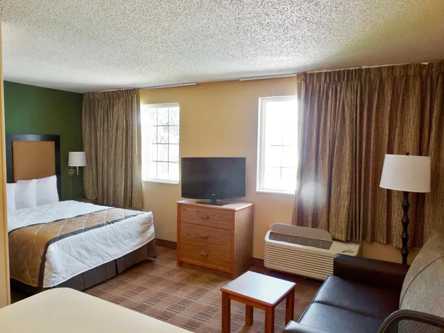 Deluxe, Studio, Queen Bed, Studio 6 Extended Stay Fishkill Route 9 NY 2/5