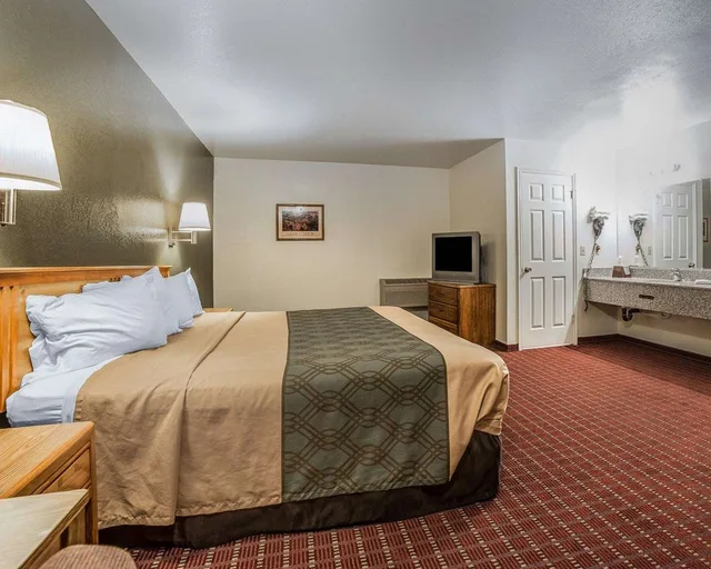 غرفة بسرير كينج، Rodeway Inn Hurricane Zion National Park Area 3/6