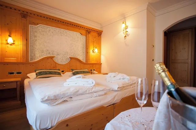 غرفة كومفورت بسرير مزدوج وسرير فردي، Hotel Chalet all Imperatore 2/4