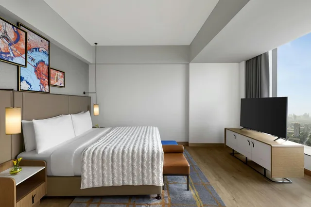 1 Bedroom, Luxury, Suite, King Bed, Skyline View, Balcony, Club Lounge Access, Large، Le Meridien Navi Mumbai 2/8