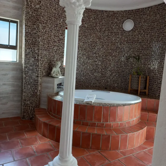 غرفة بسرير كينج مع أريكة، Beachcomber Bay Guest House 4/10