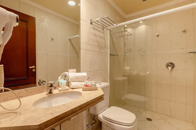 غرفة ديلوكس ثلاثية بسرير كوين وسرير فردي بشرفة، Pousada Villa D'biagy 6/6