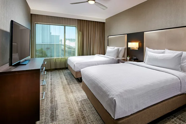 جناح بسرير كينج وسريرين كوين بغرفتي نوم لذوي الإعاقة، Homewood Suites by Hilton San Diego Downtown/Bayside 5/10