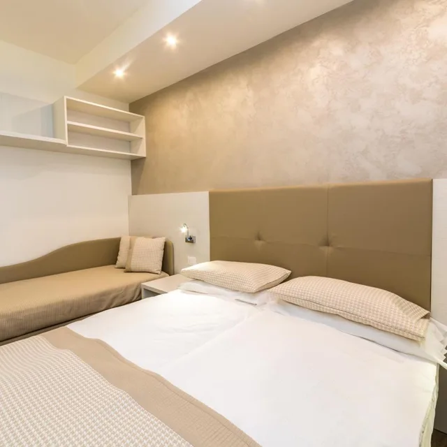 غرفة فاخرة ثلاثية، Hotel Touring 5/5