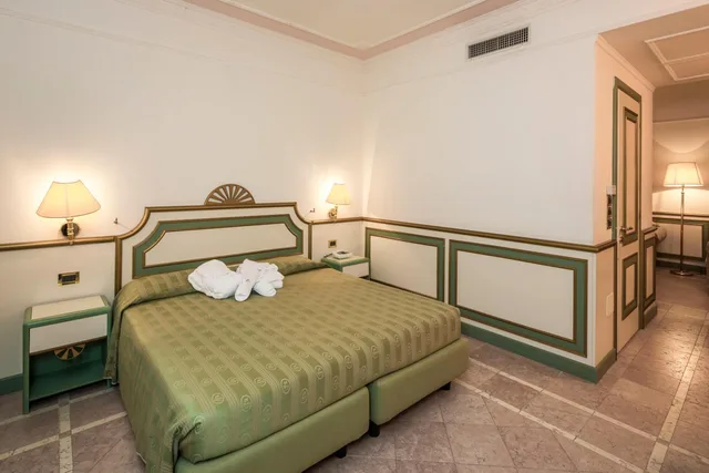 جناح جونيور، Grand Hotel Terme 1/3