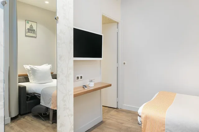 غرفة كلاسيكية ثلاثية بسريرين منفصلين مع أريكة، Hotel Magenta 38 by Happyculture 3/7