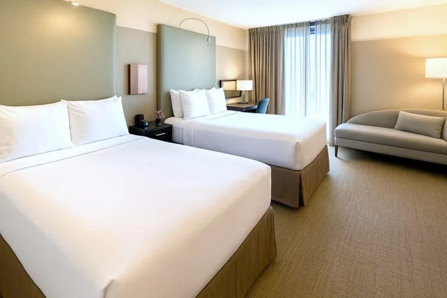 غرفة بريميوم بسرير فردي، Crowne Plaza Chicago West Loop 1/8