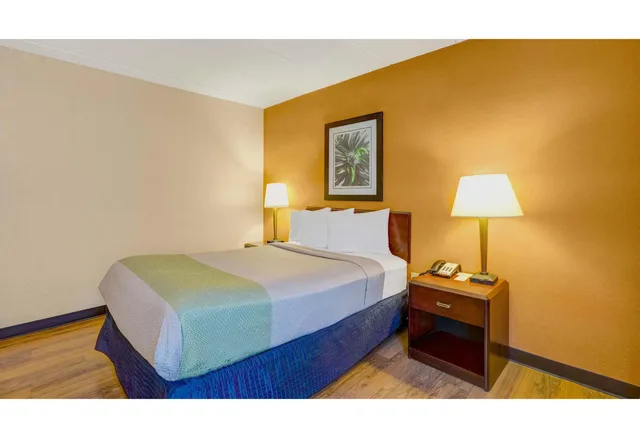 غرفة بسرير كينج، Motel6 Milford, CT 3/5