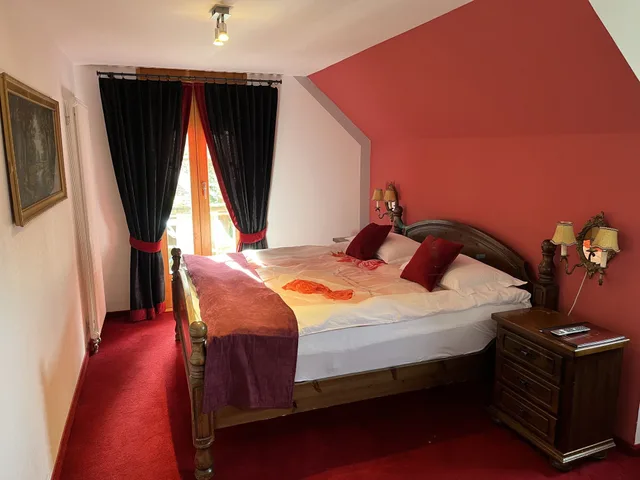 Superior, Queen Bed, Mountain View, Balcony, Historic Hotel Steinbock 1/2