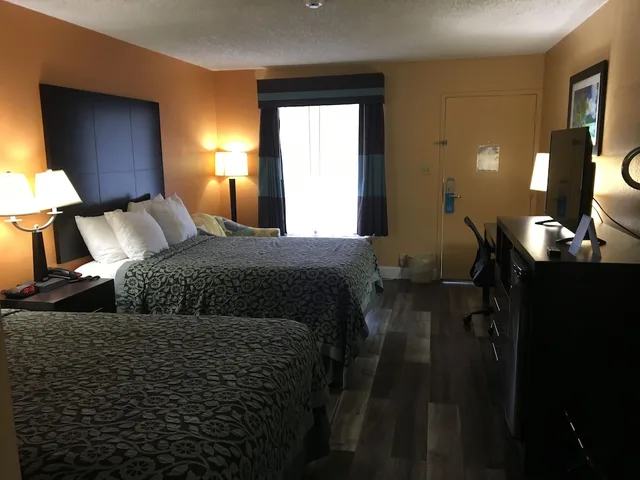 غرفة بسريرين كوين، Days Inn by Wyndham Sarasota Bay 1/3